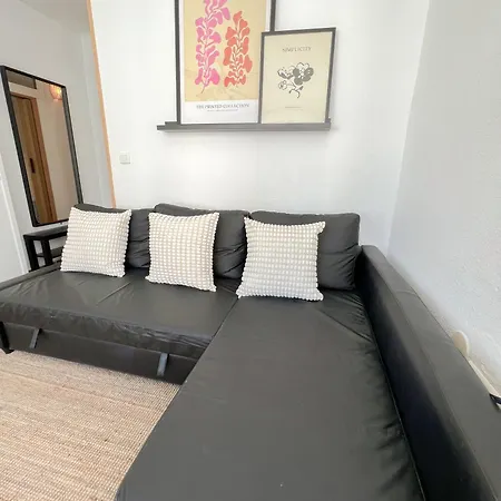 Cozy & Bright Flat Centre דירה *