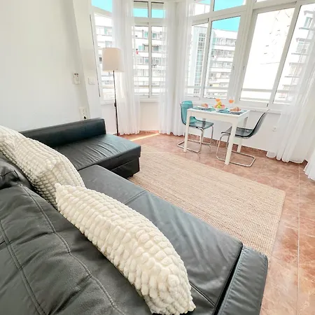 Cozy & Bright Flat Centre דירה *