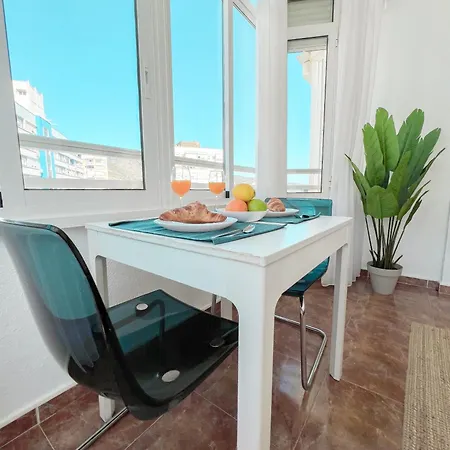 Cozy & Bright Flat Centre דירה *
